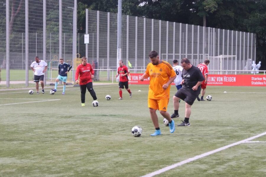 Fußballteam der Lebenshilfe Seelze erlebt besonderen Profi-Tag bei Hannover 96
