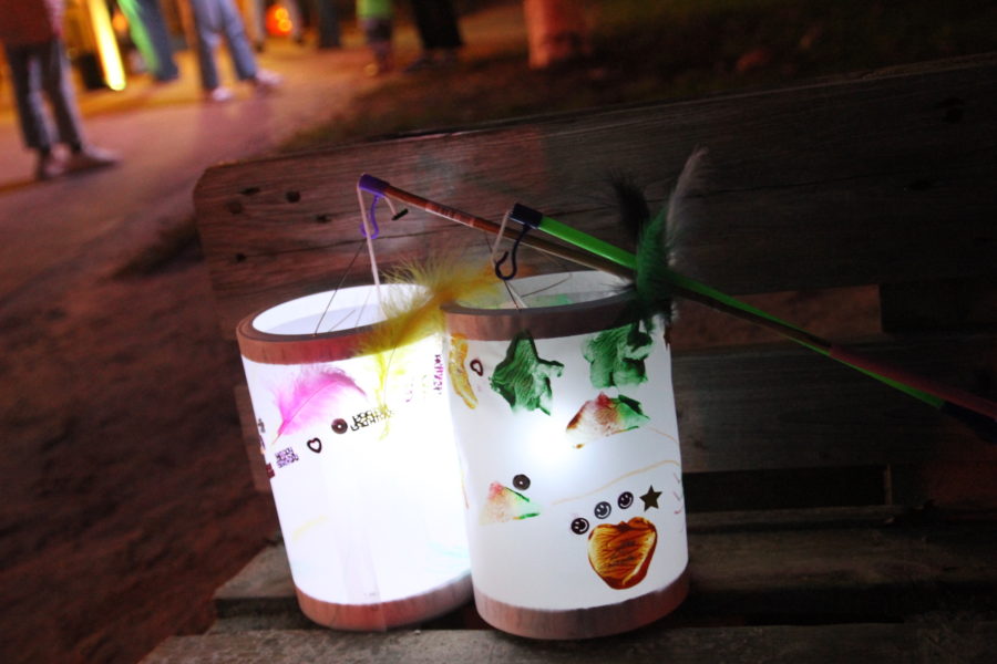 Strahlende Kinderaugen beim Lichterfest in der Kooperativen Kita der Lebenshilfe Seelze