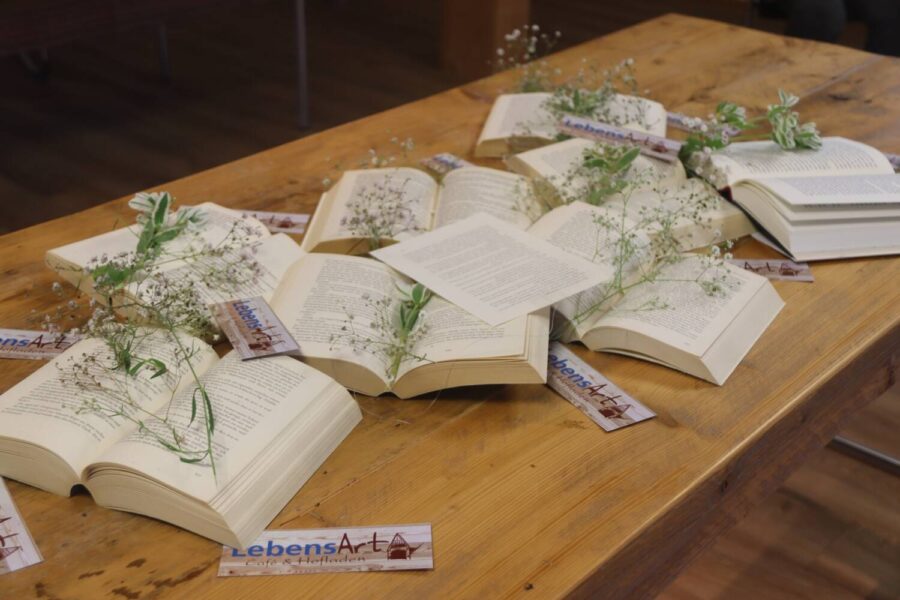 Café LebensArt in Holtensen: Lesung und Büchertauschtag am Samstag, 20. September