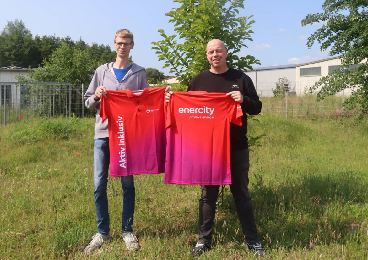 Trikotübergabe enercity an das Lebenshilfe Schwimmteam