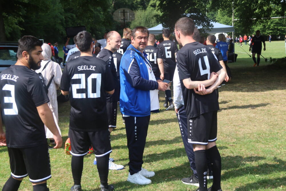 Fußball Trainer mit Mannschaft Special Olympics 2. Herrenmannschaft